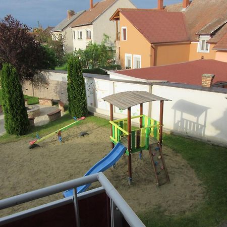 Zafir Sziget Apartman Sárvár Buitenkant foto