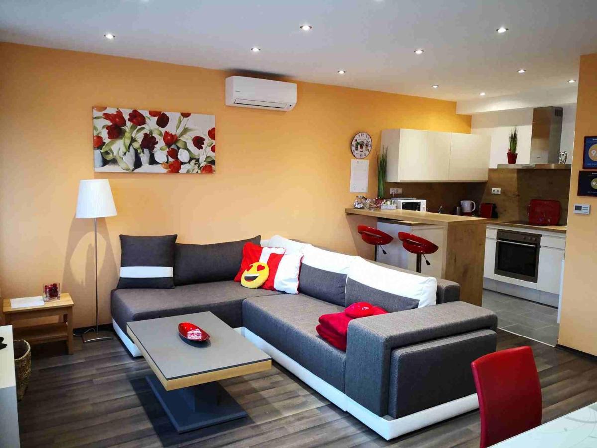 Zafir Sziget Apartman Sárvár Buitenkant foto