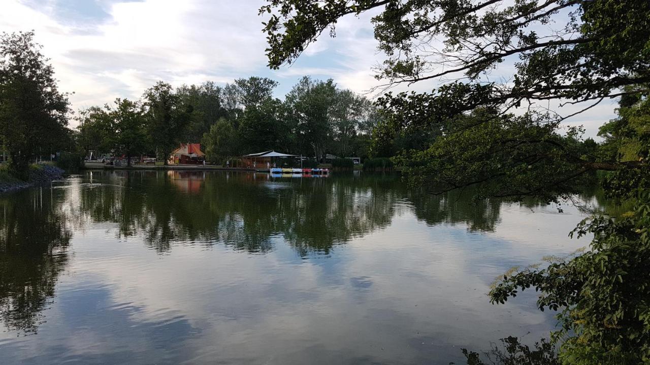 Zafir Sziget Apartman Sárvár Buitenkant foto