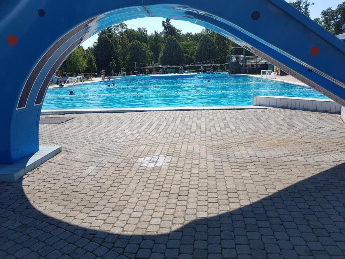 Zafir Sziget Apartman Sárvár Buitenkant foto
