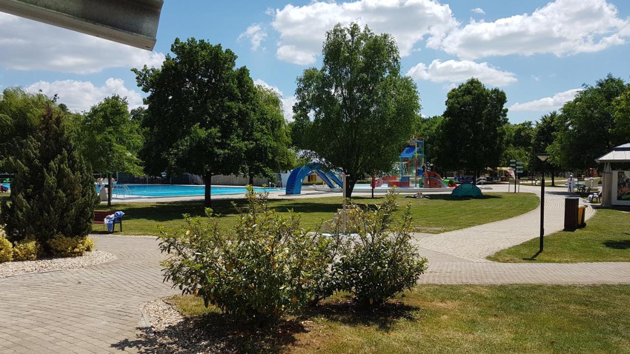 Zafir Sziget Apartman Sárvár Buitenkant foto