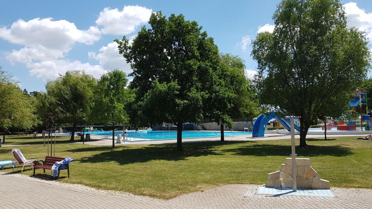 Zafir Sziget Apartman Sárvár Buitenkant foto