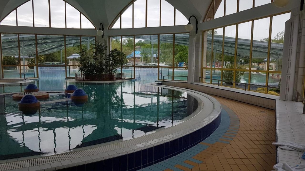 Zafir Sziget Apartman Sárvár Buitenkant foto