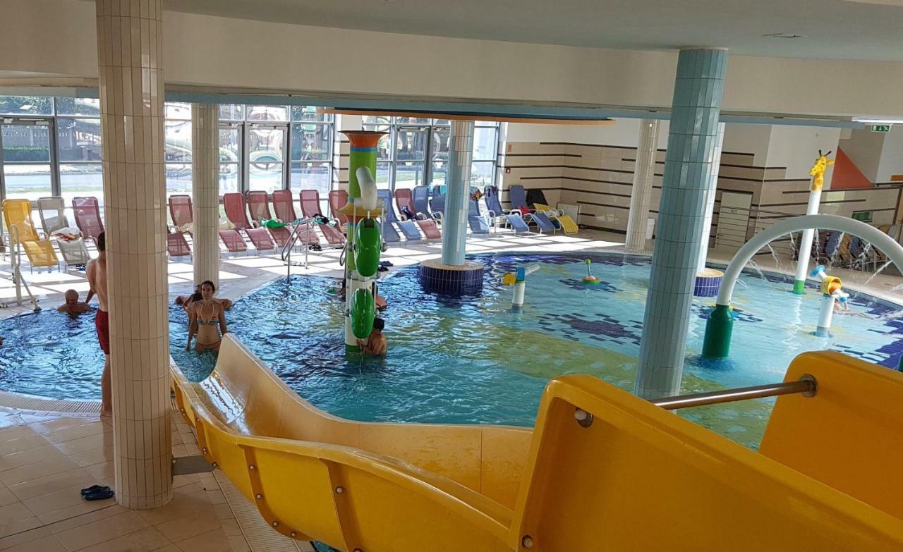 Zafir Sziget Apartman Sárvár Buitenkant foto