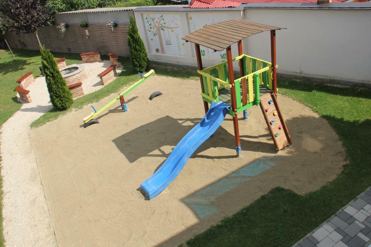 Zafir Sziget Apartman Sárvár Buitenkant foto
