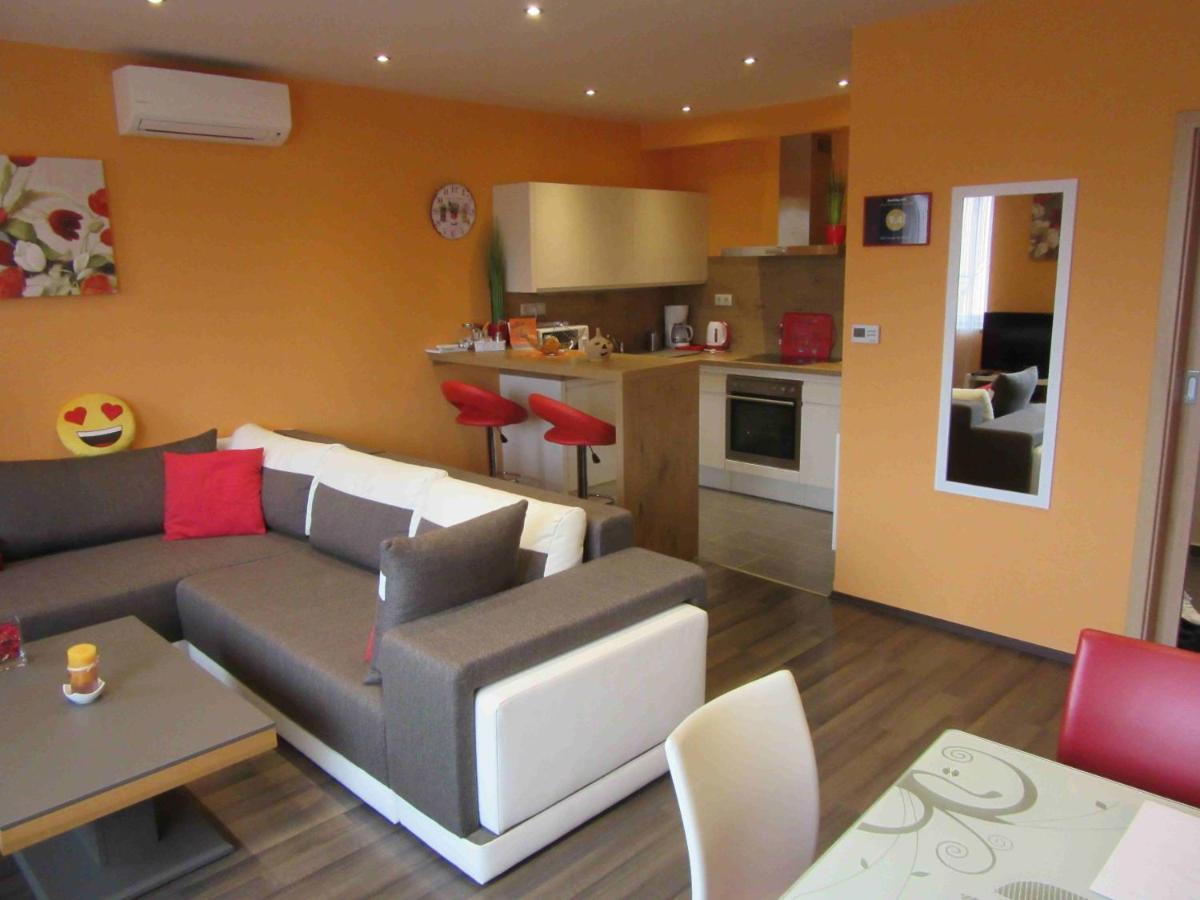 Zafir Sziget Apartman Sárvár Buitenkant foto
